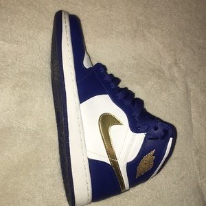 Air Jordan 1 High Gold Medal
